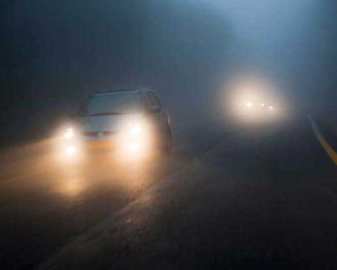 إنذار أحمر: ضباب كثيف يضرب 3 مناطق سعودية وتحذيرات للسائقين