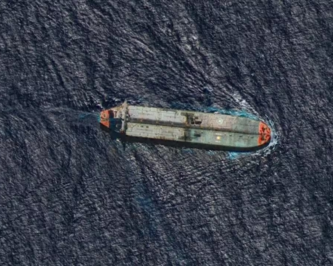 The Dark Fleet: 800 ships defy sanctions and threaten the seas