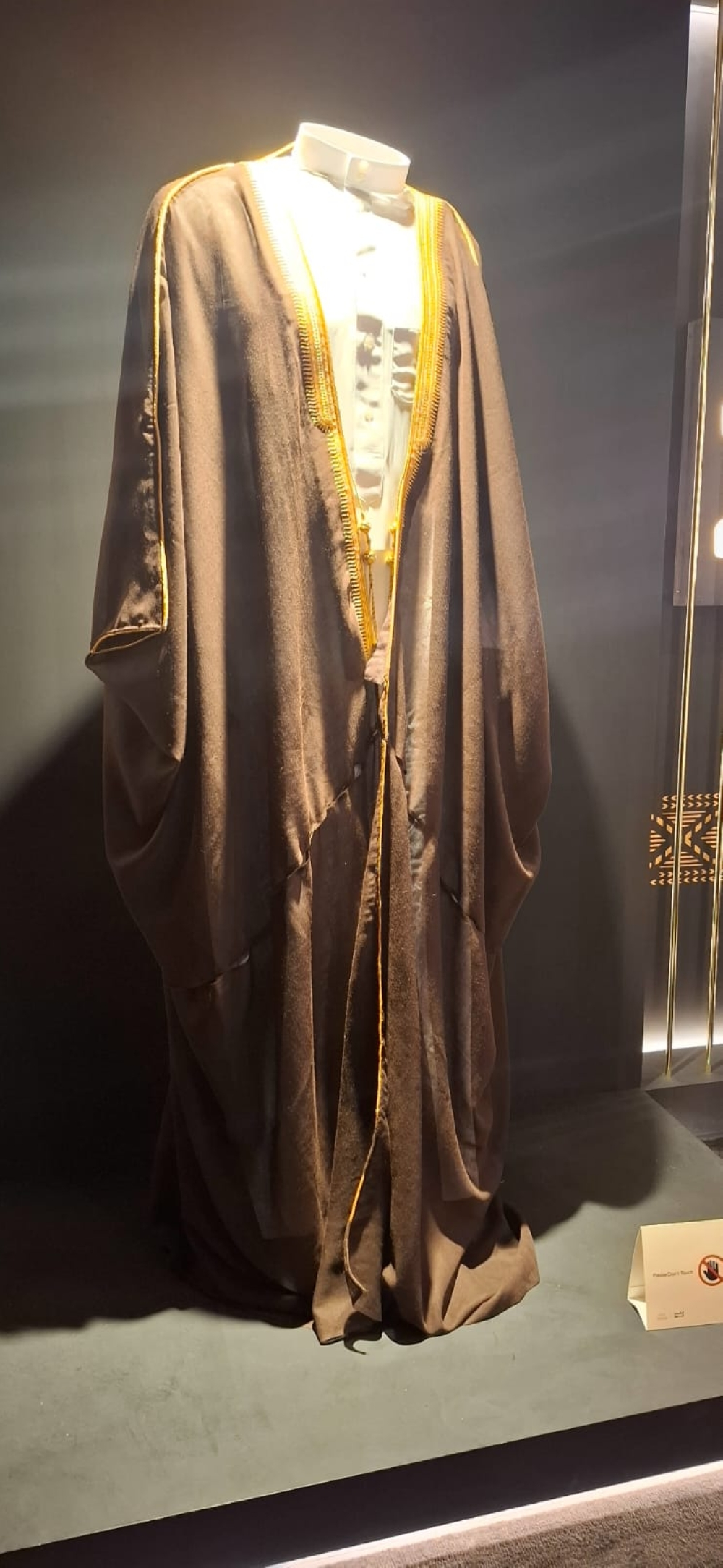 تطور البشت الملكي السعودي: قصة 7 ملوك في الأحساء