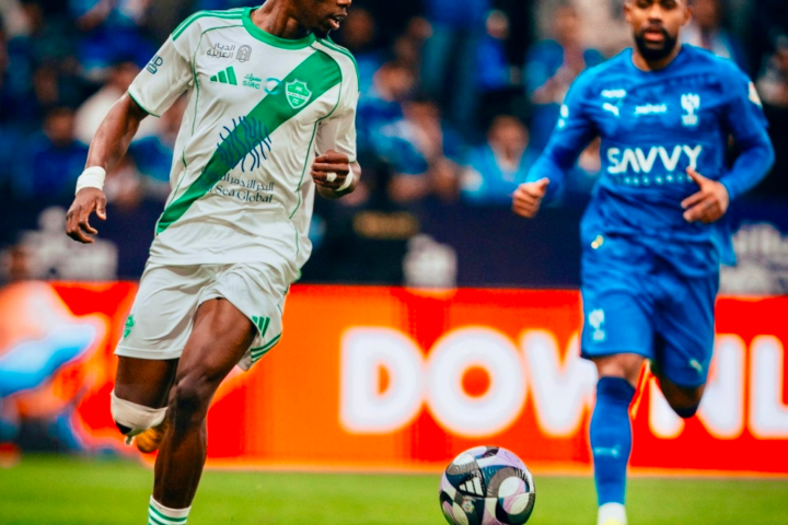 الأهلي يفعل بند شراء زكريا هوساوي من الرائد بشكل دائم