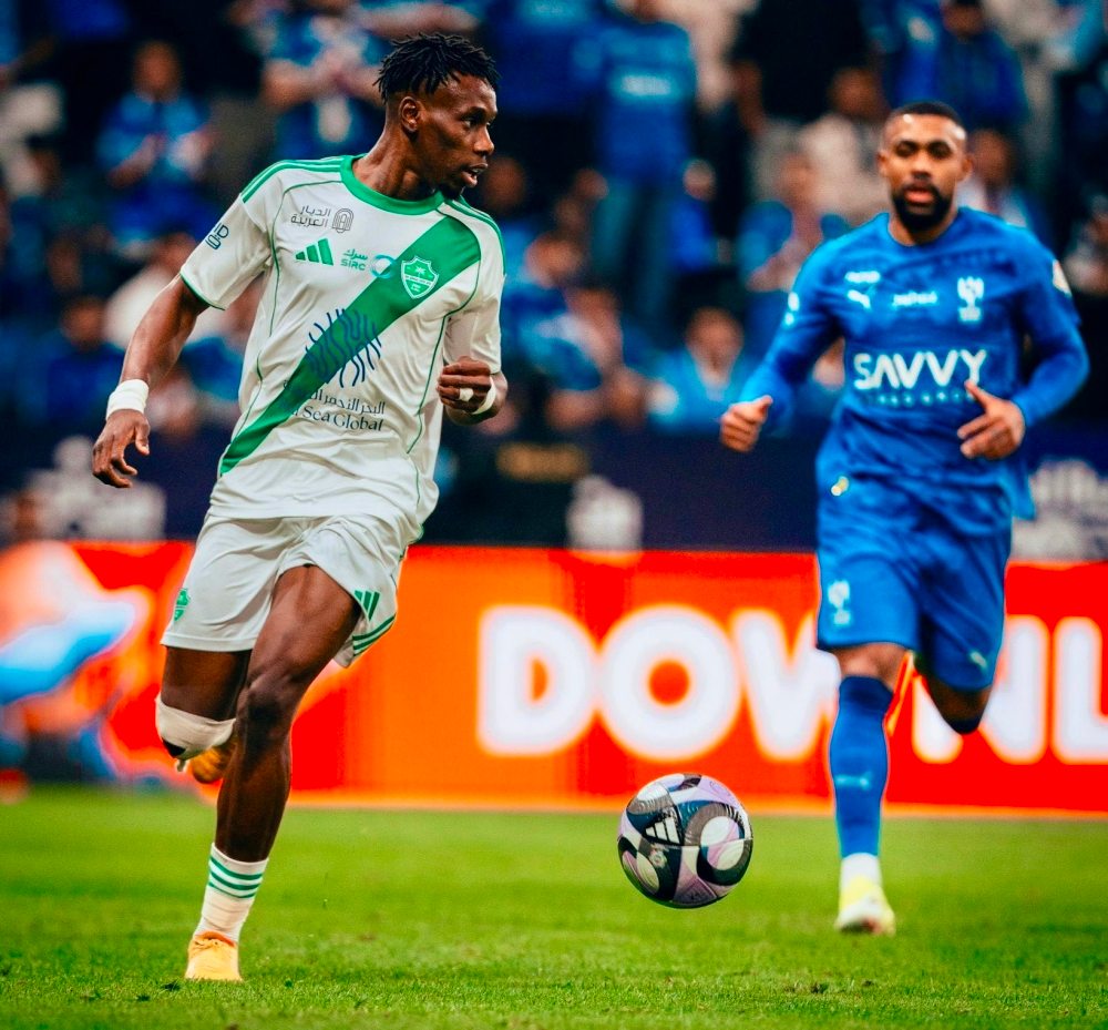 الأهلي يفعل بند شراء زكريا هوساوي من الرائد بشكل دائم