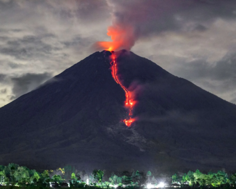ثوران بركان سيميرو في إندونيسيا: 7 انفجارات متتالية