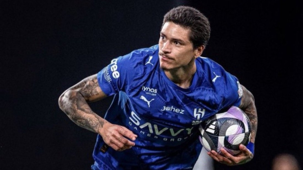 لماذا استبعد خيسوس نجم الهلال من مباراة الأخدود؟