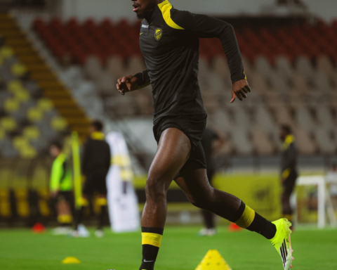 إيلينيكينا يشارك في تدريبات الاتحاد استعداداً لمواجهة النصر