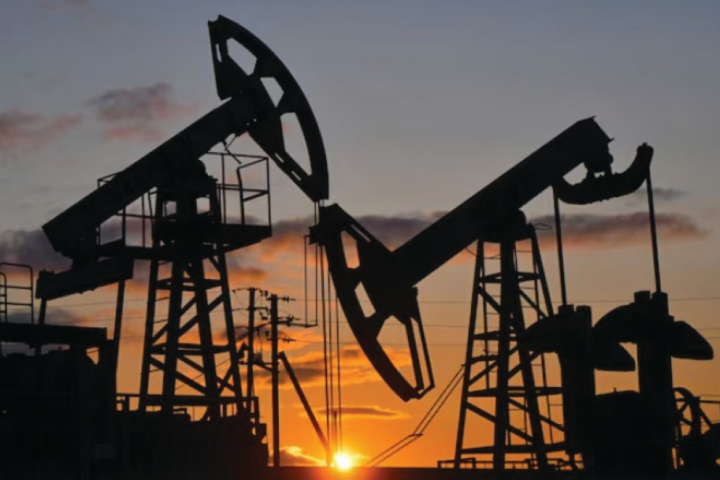 US oil inventories decline: Analysis and price implications