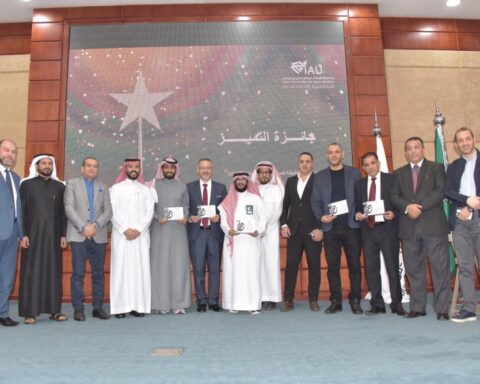 جامعة الإمام عبد الرحمن تكرم المتميزين دعماً لرؤية 2030
