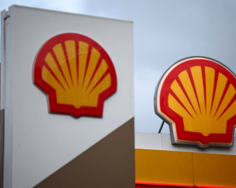 شل تسجل أدنى أرباح فصلية في 5 سنوات وسط تقلبات أسعار النفط