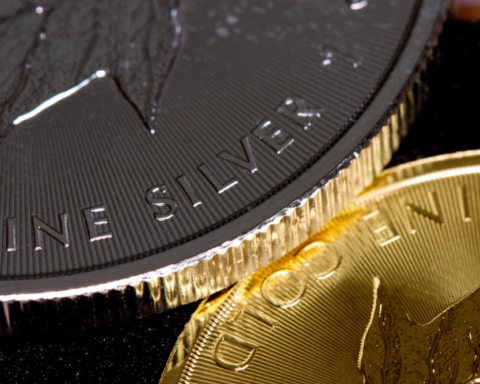 ملياردير صيني يراهن على انهيار الفضة بعد جني أرباح الذهب