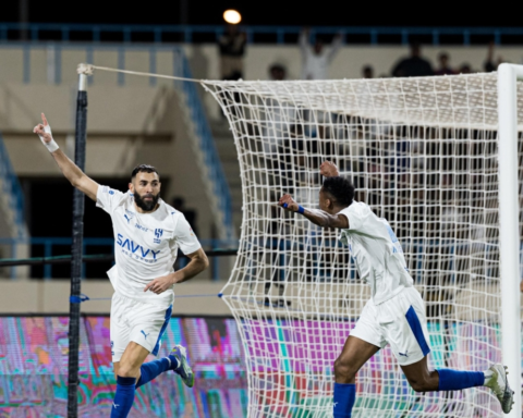 خبير تحكيمي يؤكد صحة هدف بنزيما الحاسم ضد الأخدود