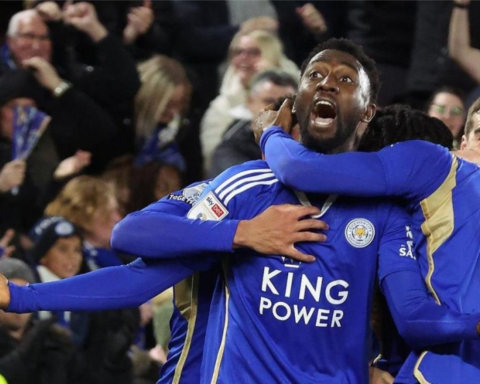 ليستر سيتي مهدد بخصم النقاط لانتهاك القواعد المالية