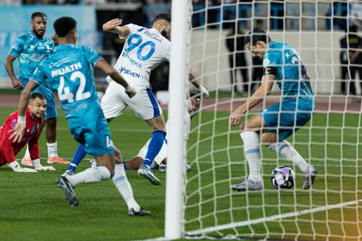 كريم بنزيما يسجل أول هاتريك في دوري روشن السعودي مع الاتحاد