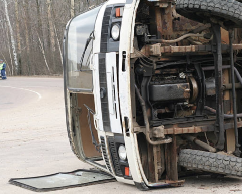 13 killed in horrific wedding bus crash on a mountain road in Nepal