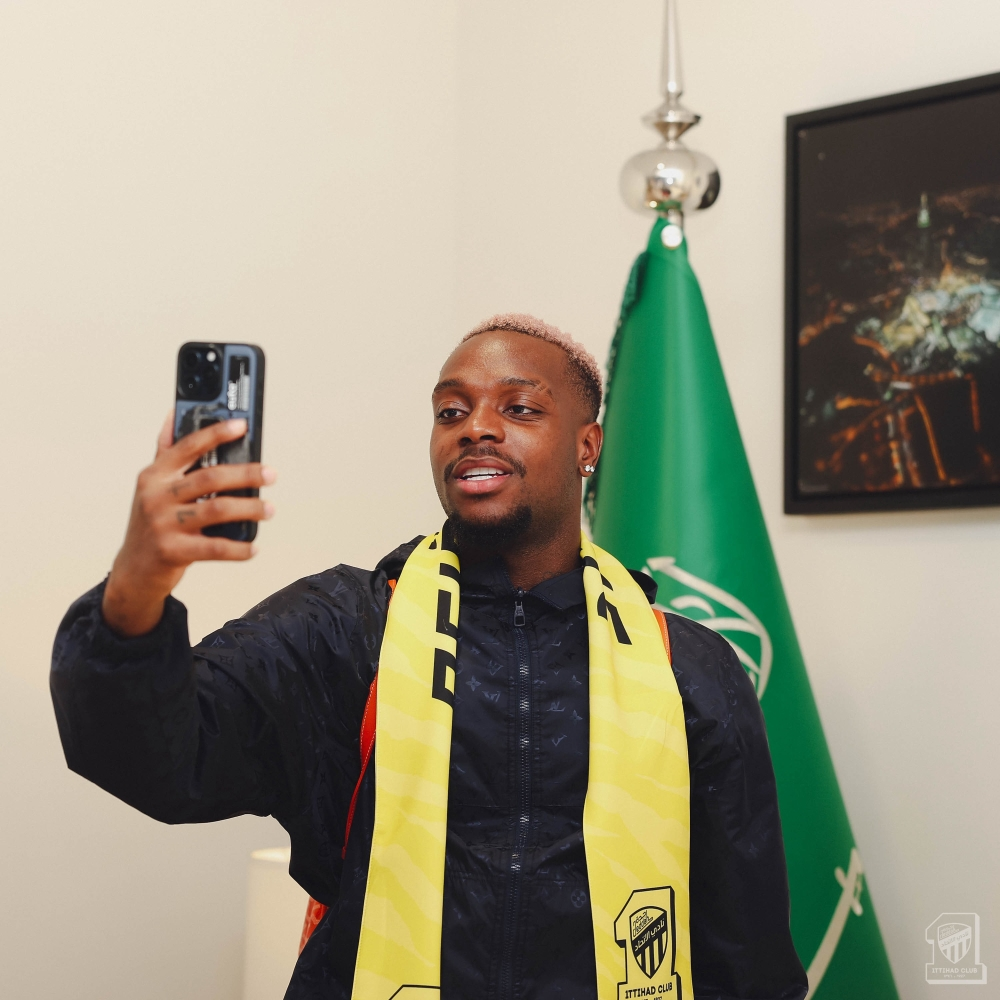 إيلينيكنا يعلن جاهزيته لمواجهة النصر ويعد جماهير الاتحاد