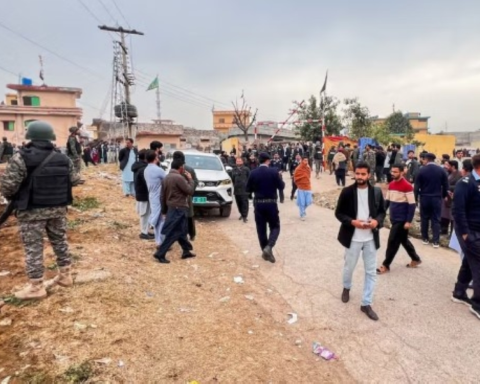 السعودية تدين تفجير مسجد باكستان وتدعو لمواجهة الإرهاب