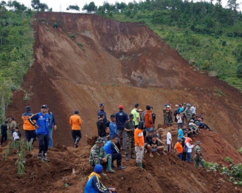 The death toll from the Indonesian landslide rises to 74, and the search faces difficulties