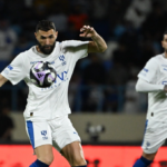 لماذا يمنع الاتحاد الآسيوي بنزيما من اللعب لناديين بآسيا؟