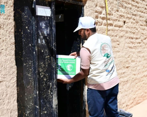 مساعدات مركز الملك سلمان للإغاثة تصل إلى حضرموت وشبوة