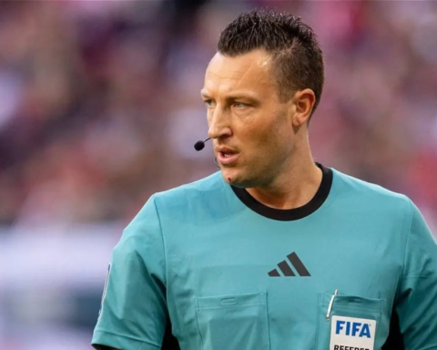 سفين جابلونسكي حكماً لمباراة القادسية والفتح بدوري روشن