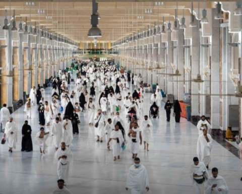 حقيقة وقف العمرة للمصريين عبر نسك: توضيح وزارة السياحة