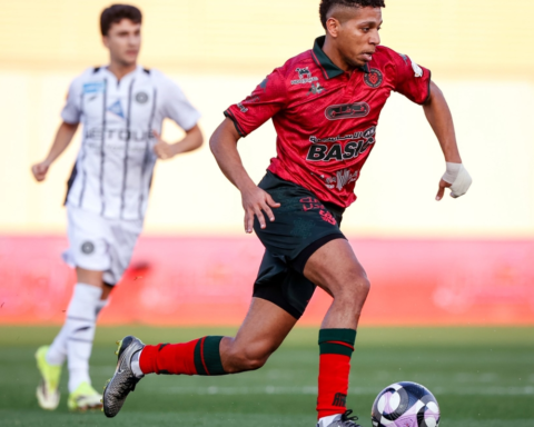 الخلود يحقق فوزاً تاريخياً على الشباب في دوري روشن السعودي