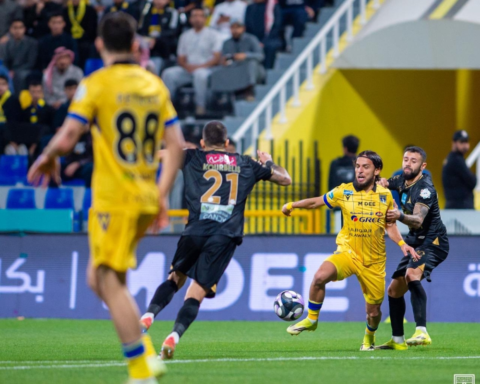 التعاون والخليج: تعادل مثير بهدف لمثله في دوري روشن السعودي