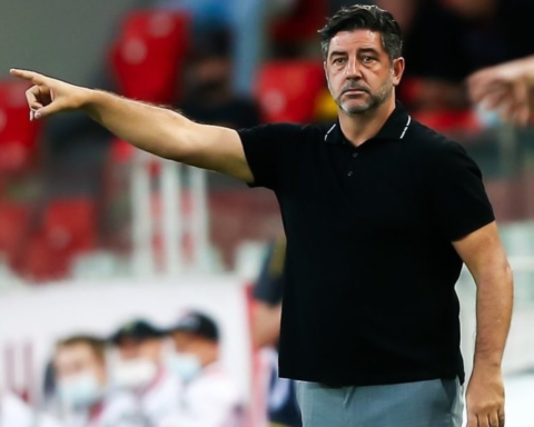 روي فيتوريا مدربًا للوصل الإماراتي: عودة بطل الدوري السعودي