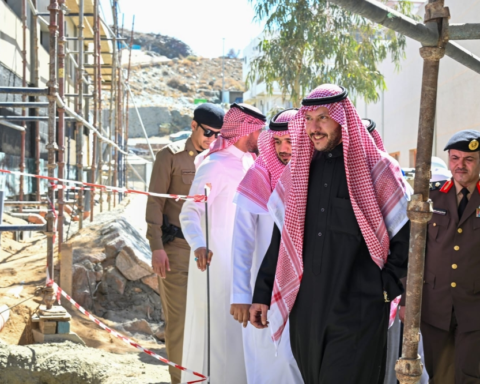 محافظ الطائف يتفقد جاهزية المواقيت لموسم العمرة في رمضان