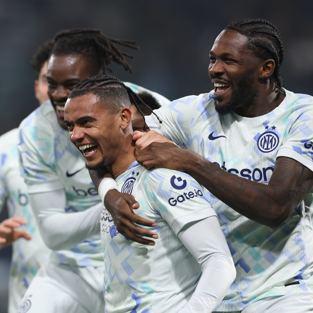 إنتر يسحق ساسوولو 5-0 ويحلق في صدارة الدوري الإيطالي