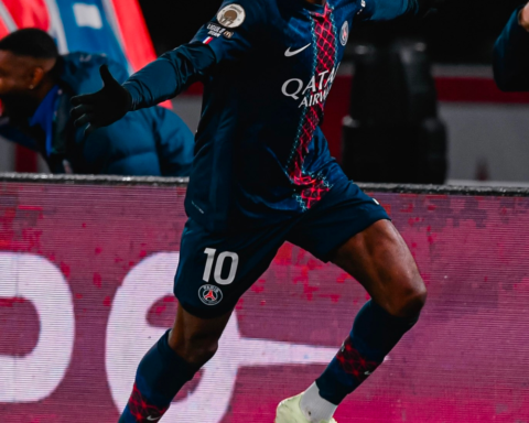 سان جيرمان يسحق مارسيليا 5-0 ويستعيد صدارة الدوري الفرنسي