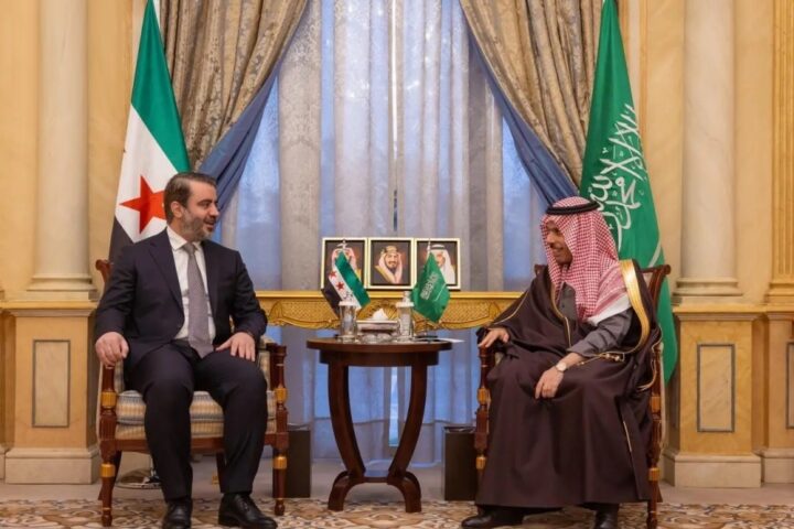 وزير الخارجية السعودي يبحث دعم أمن واقتصاد سوريا مع الشيباني