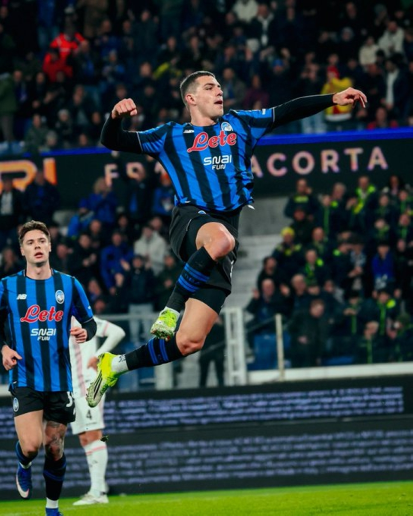 أتالانتا يهزم كريمونيزي ويواصل الصراع على مقاعد دوري الأبطال