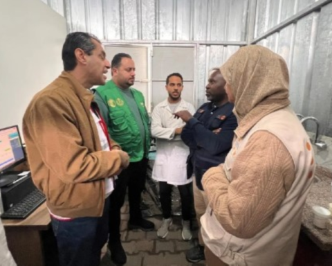 مركز الملك سلمان للإغاثة يدشن عيادة الولادة بمستشفى العودة غزة