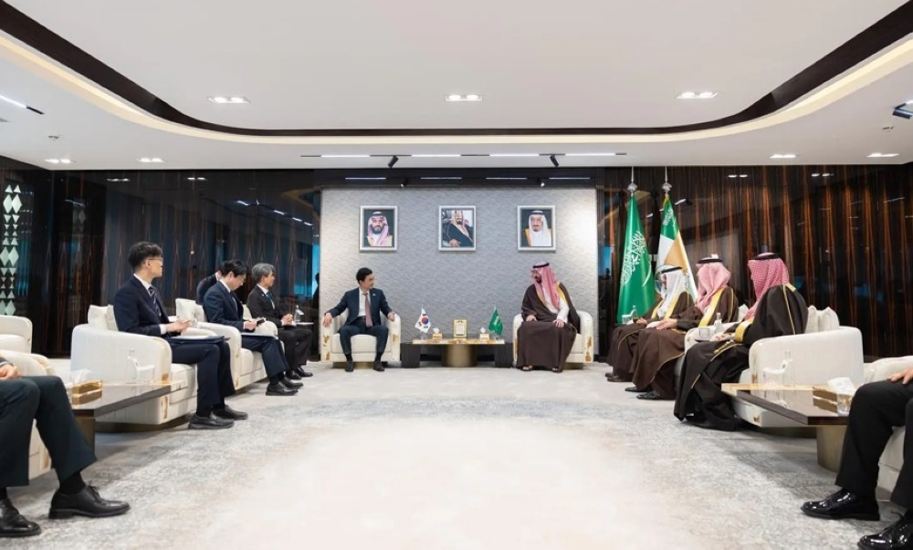 وزير الحرس الوطني السعودي ونظيره الكوري يعززان التعاون الدفاعي