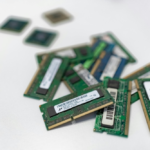 أزمة رقائق الذاكرة: كيف يؤثر ارتفاع الأسعار على الهواتف؟