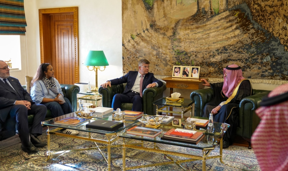 السعودية وفرنسا: تعزيز العلاقات وبحث القضايا الإقليمية