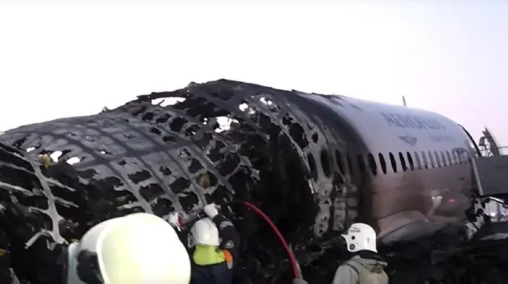 نجاة ركاب طائرة بعد تحطمها في مطار مقديشو الدولي بالصومال