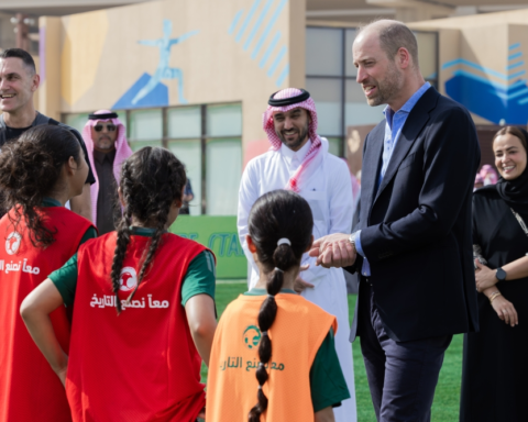 الأمير وليام يدعم تطور كرة القدم النسائية في السعودية