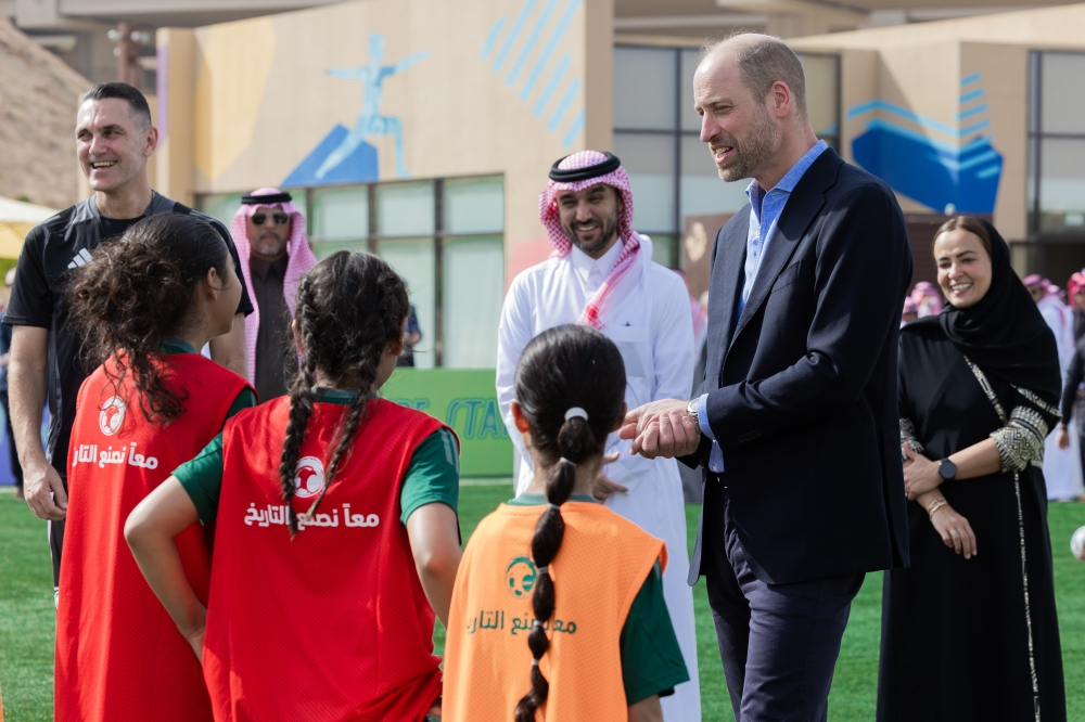 الأمير وليام يدعم تطور كرة القدم النسائية في السعودية