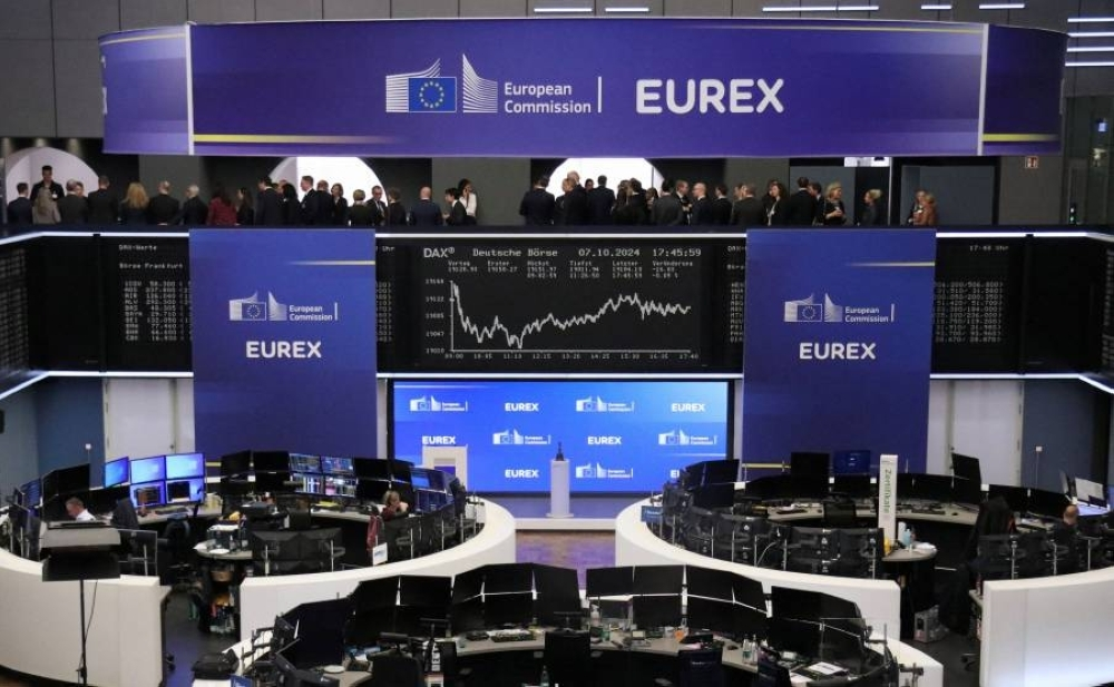 European stocks and major indices showed mixed performance amid anticipation