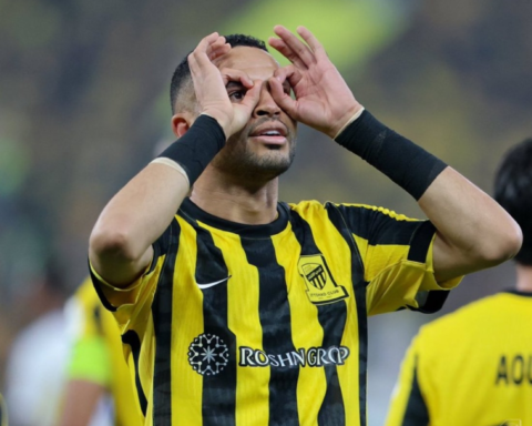 Youssef En-Nesyri scores his first goal for Al-Ittihad against Al-Gharafa in the AFC Champions League