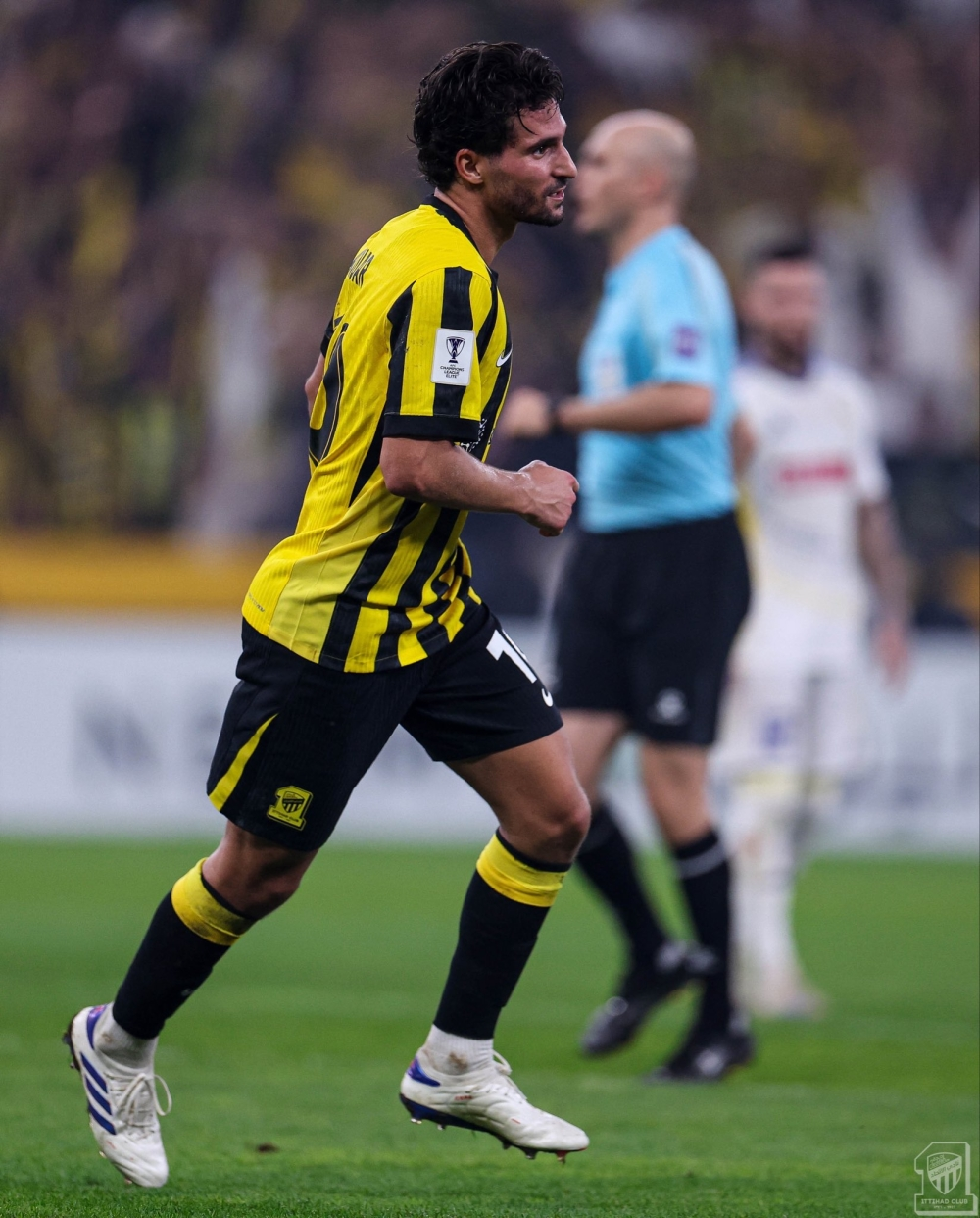 حسام عوار يعلق على أزمة بنزيما ومستقبله مع الاتحاد