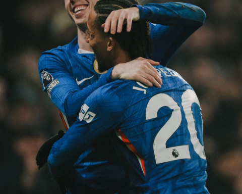 تشيلسي يتعادل مع ليدز 2-2 ويفقد نقطتين في سباق الدوري