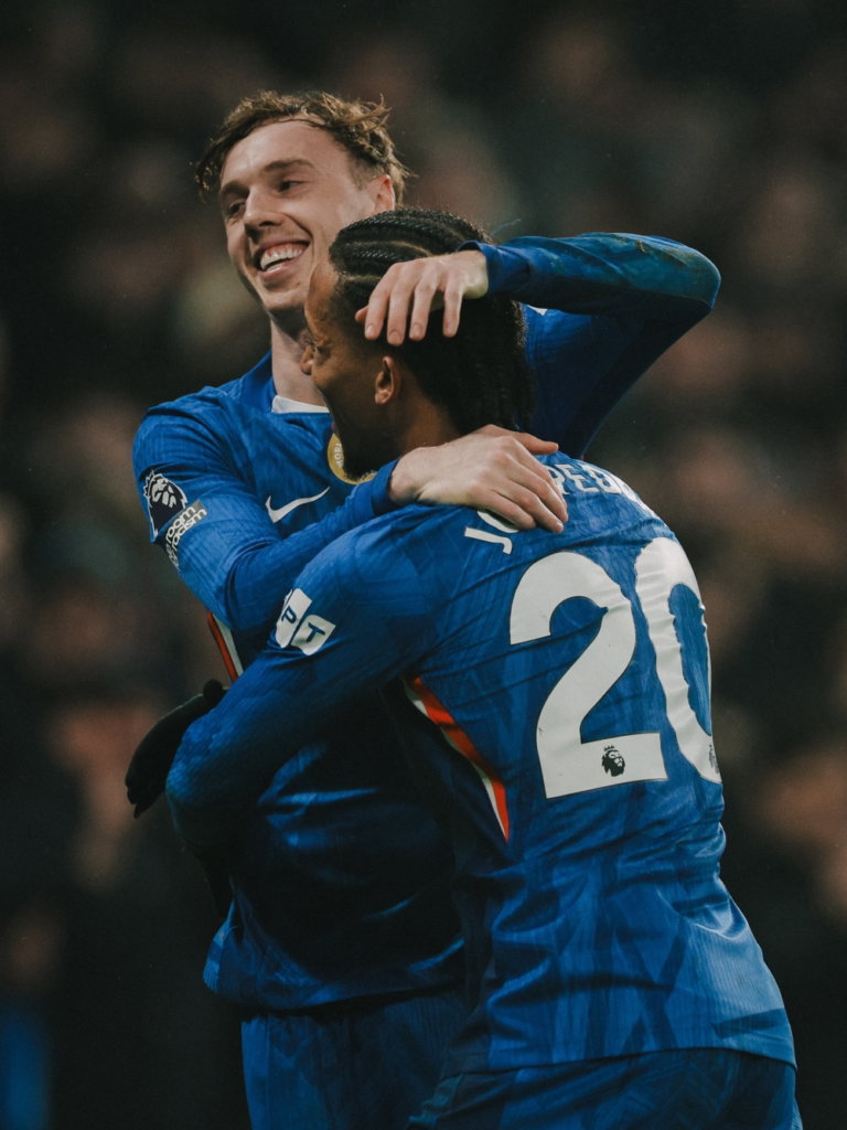 تشيلسي يتعادل مع ليدز 2-2 ويفقد نقطتين في سباق الدوري