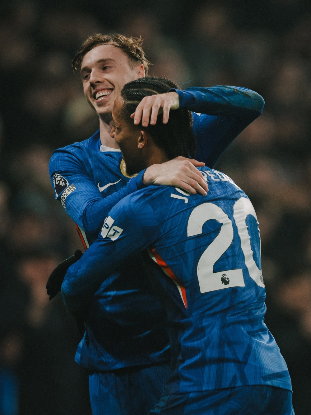 تشيلسي يتعادل مع ليدز 2-2 ويفقد نقطتين في سباق الدوري