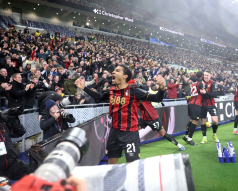 بورنموث يخطف فوزاً قاتلاً على إيفرتون بالدوري الإنجليزي