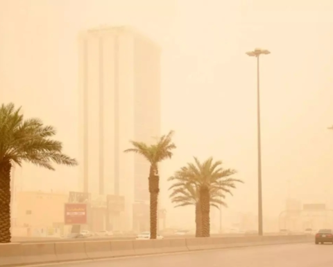 رياح نشطة وأتربة مثارة في حائل وتبوك.. تحذير من الأرصاد