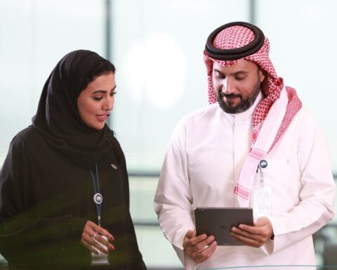 التوطين يفتح 600 مهنة جديدة للكفاءات السعودية برؤية 2030