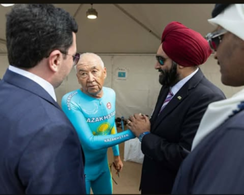 رينات اخمبيكوف: إلهام في بطولة آسيا للدراجات بالقصيم