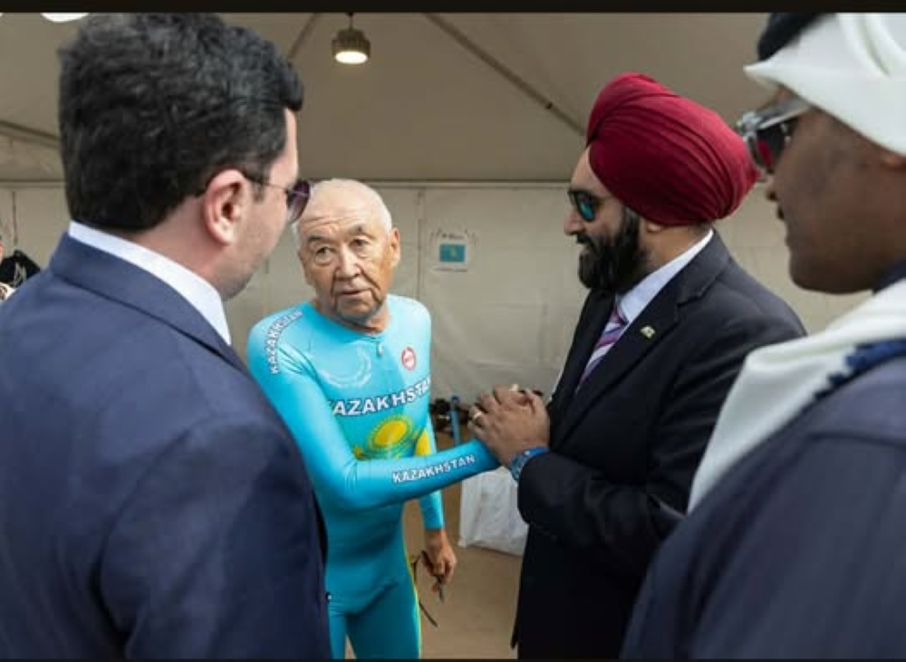 رينات اخمبيكوف: إلهام في بطولة آسيا للدراجات بالقصيم