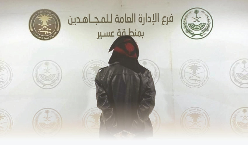 القبض على مواطن نقل 17 مخالفاً في عسير.. تفاصيل وجهود أمنية